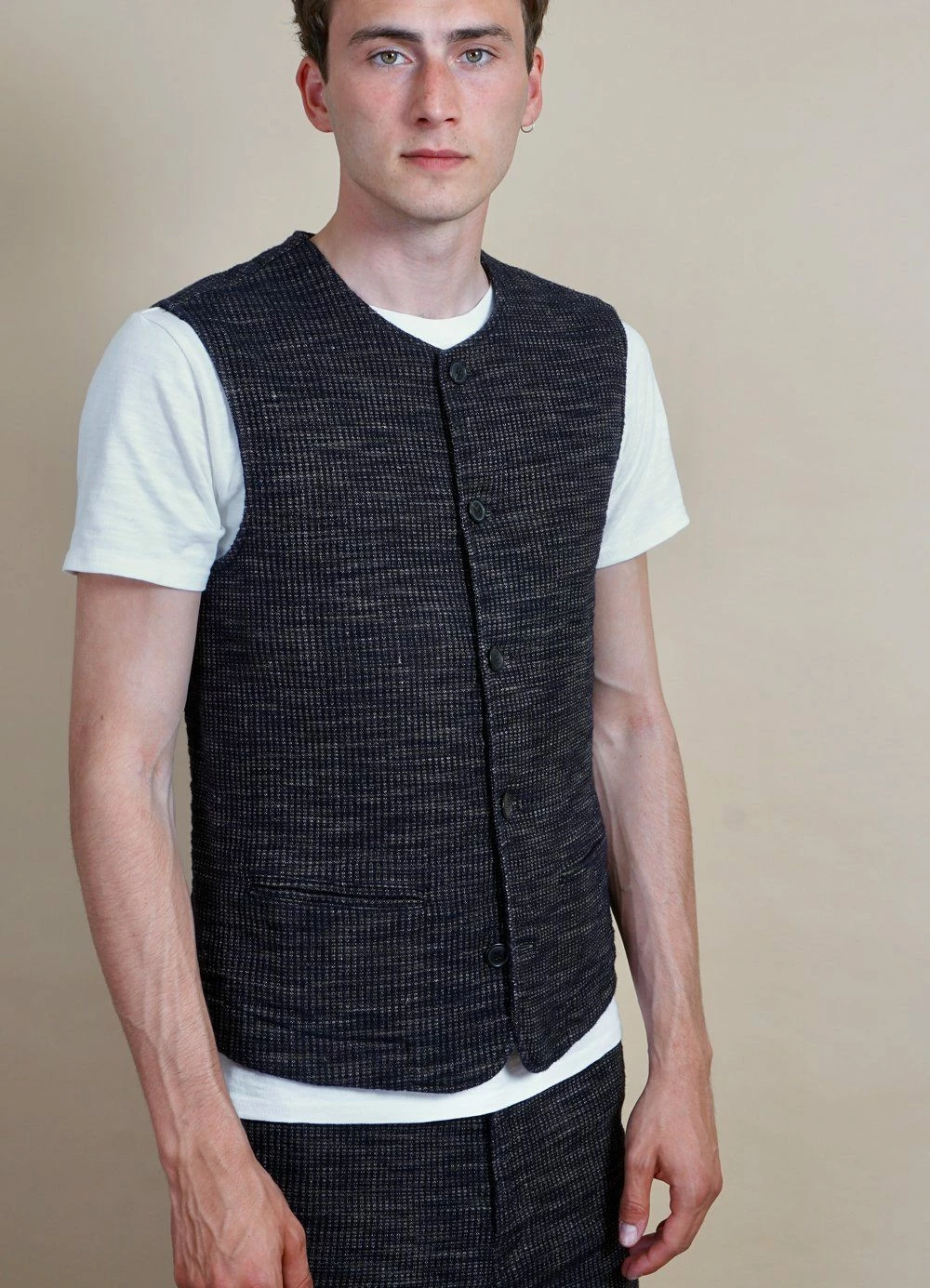 HANSEN GARMENTS BEN | Crew Neck Waistcoat | Black Hemp 4 HANSEN GARMENTS BEN | Crew Neck Waistcoat | Black Hemp - Image 2