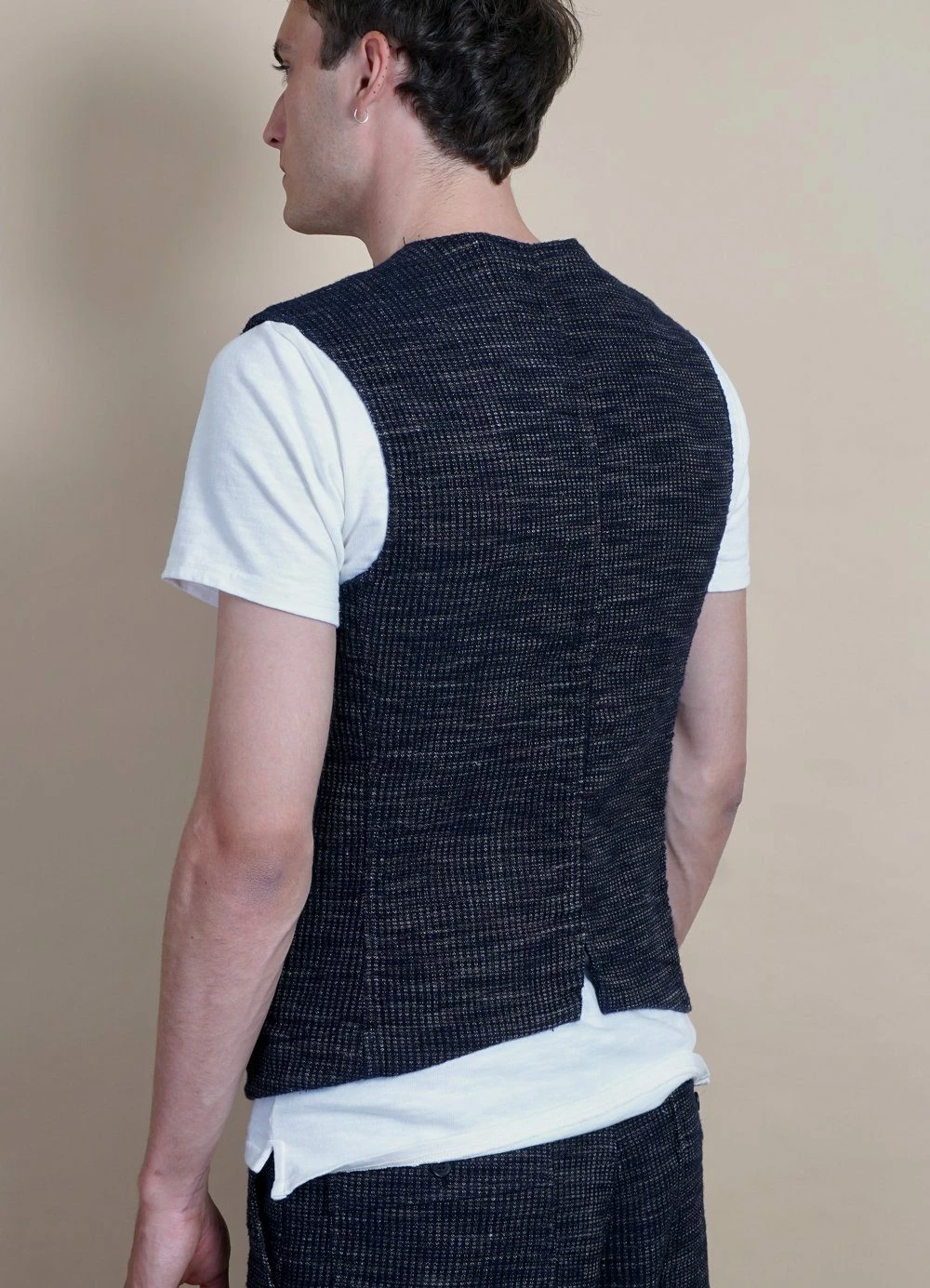 HANSEN GARMENTS BEN | Crew Neck Waistcoat | Black Hemp 5 HANSEN GARMENTS BEN | Crew Neck Waistcoat | Black Hemp - Image 3
