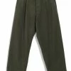 HANSEN GARMENTS BOBBY | Super Wide Pleated Trousers | Dark Green 1 HANSEN GARMENTS BOBBY | Super Wide Pleated Trousers | Dark Green -Heschung shop bobby super wide pleated trousers dark green hansen garments 940540