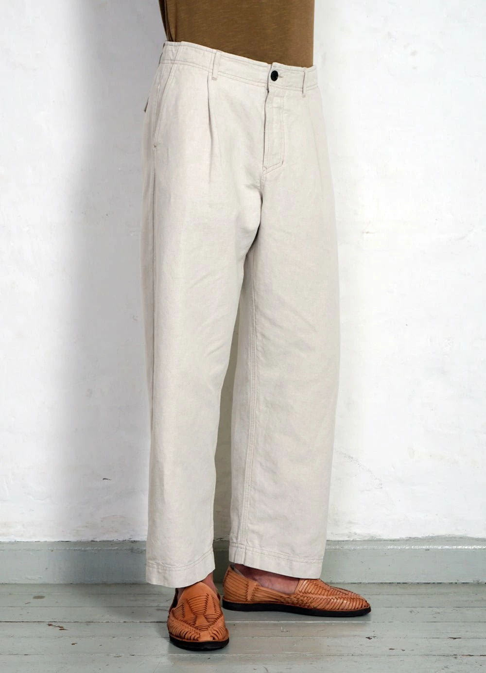 HANSEN GARMENTS BOBBY | Super Wide Pleated Trousers | Flax Nature 5 HANSEN GARMENTS BOBBY | Super Wide Pleated Trousers | Flax Nature - Image 3