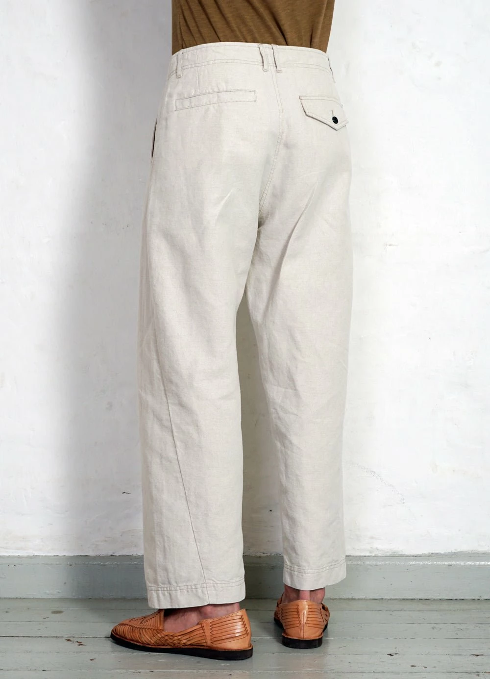HANSEN GARMENTS BOBBY | Super Wide Pleated Trousers | Flax Nature 6 HANSEN GARMENTS BOBBY | Super Wide Pleated Trousers | Flax Nature - Image 4