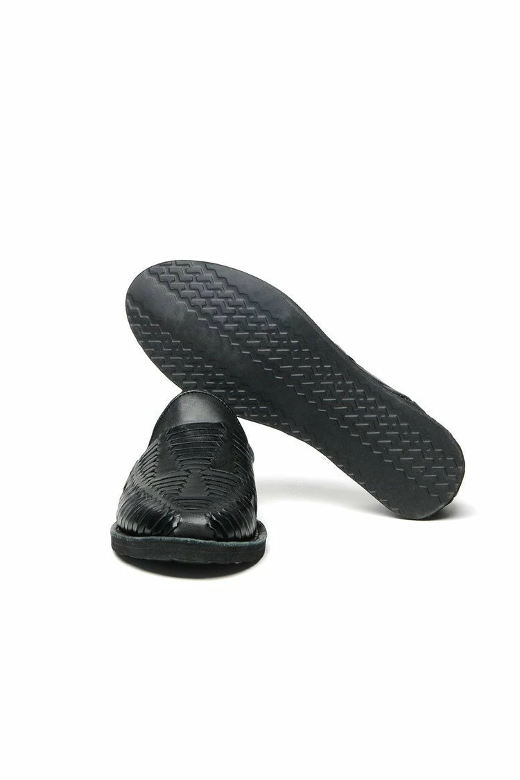 Chamula Cancun Leather Huarache | Slip On Vegetable Tanned Sandals | Black 7 Chamula Cancun Leather Huarache | Slip On Vegetable Tanned Sandals | Black - Image 5