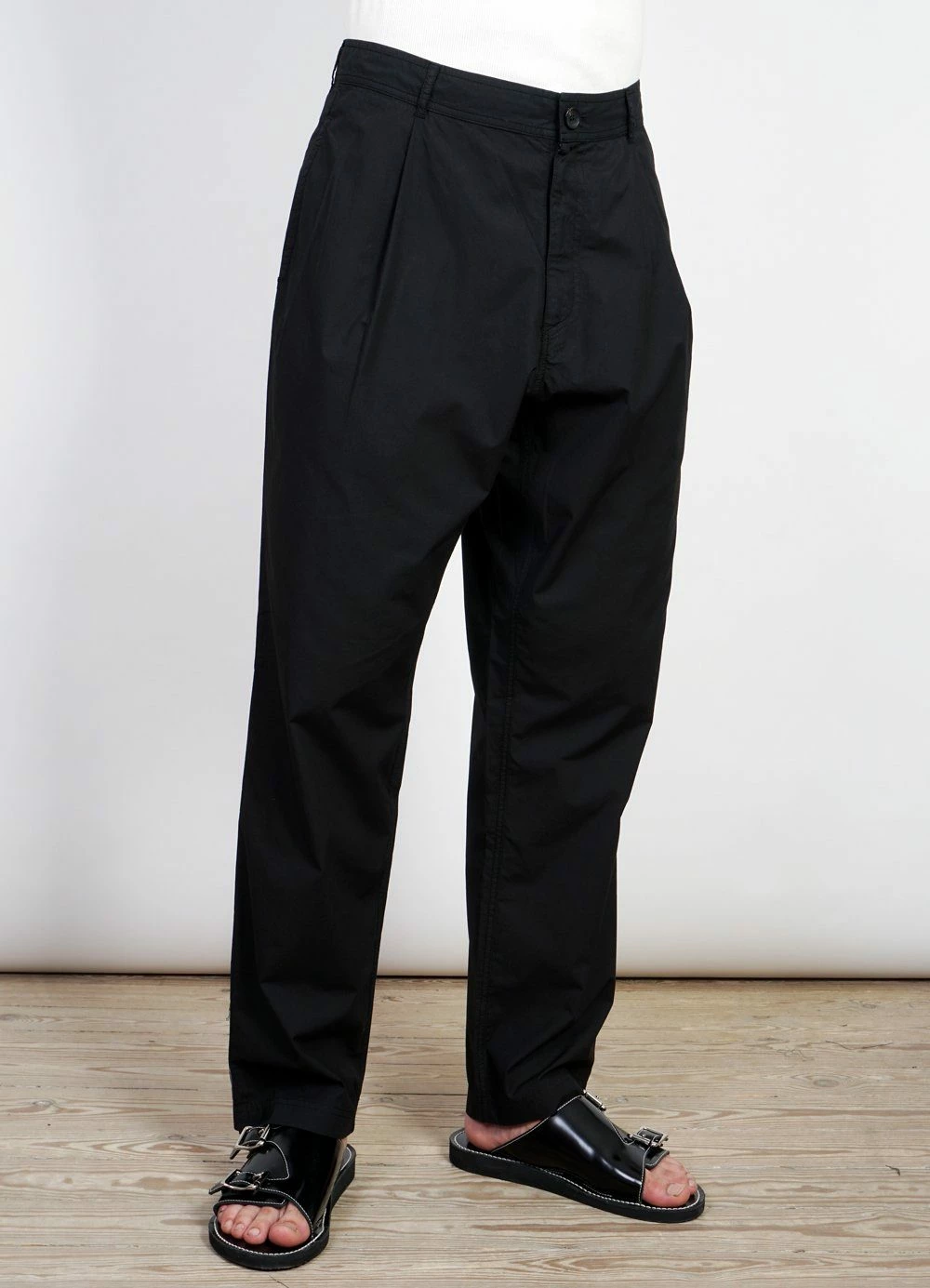 HANSEN GARMENTS EIGIL | Light Wide Cut Summer Trousers | Black 8 HANSEN GARMENTS EIGIL | Light Wide Cut Summer Trousers | Black - Image 6