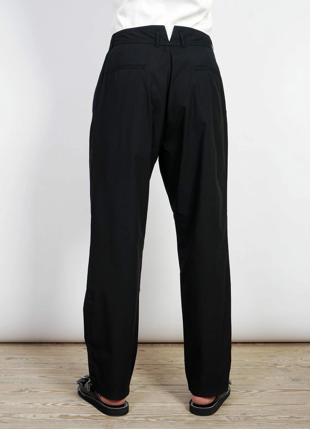 HANSEN GARMENTS EIGIL | Light Wide Cut Summer Trousers | Black 6 HANSEN GARMENTS EIGIL | Light Wide Cut Summer Trousers | Black - Image 4