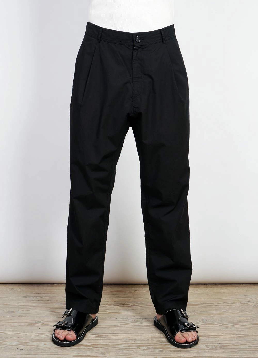 HANSEN GARMENTS EIGIL | Light Wide Cut Summer Trousers | Black 4 HANSEN GARMENTS EIGIL | Light Wide Cut Summer Trousers | Black - Image 2