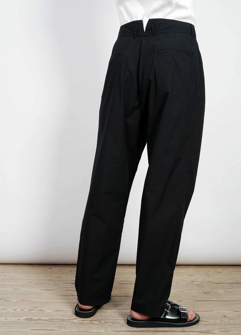 HANSEN GARMENTS EIGIL | Light Wide Cut Summer Trousers | Black 7 HANSEN GARMENTS EIGIL | Light Wide Cut Summer Trousers | Black - Image 5