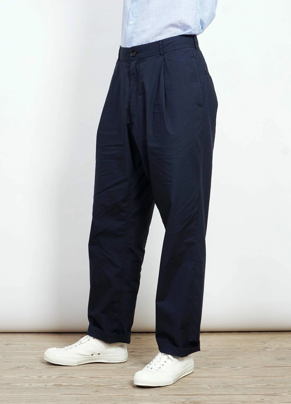 HANSEN GARMENTS EIGIL | Light Wide Cut Summer Trousers | Navy 6 HANSEN GARMENTS EIGIL | Light Wide Cut Summer Trousers | Navy - Image 4