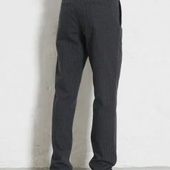 HANSEN GARMENTS FINN | Side Buckle Regular Trousers | Grey Pin 10 HANSEN GARMENTS FINN | Side Buckle Regular Trousers | Grey Pin -Heschung shop finn side buckle regular trousers grey pin hansen garments 417185