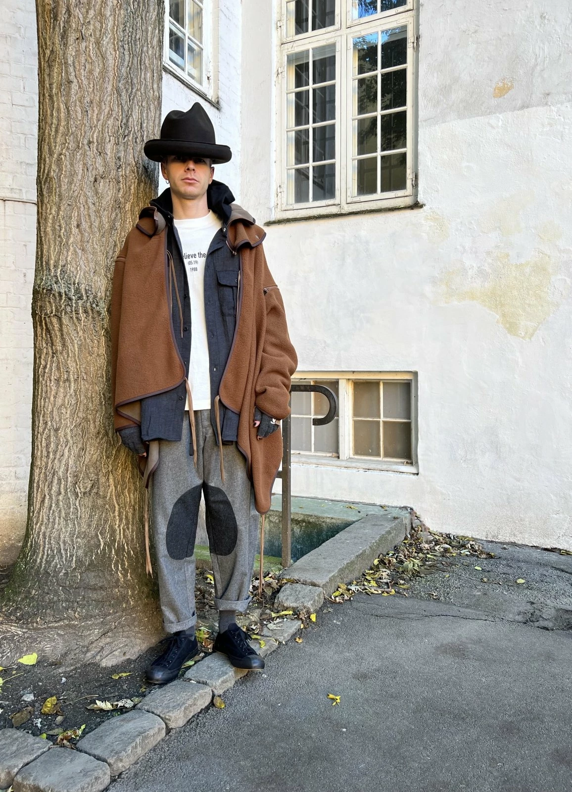 MOUNTAIN RESEARCH FOLKS PONCHO | Black 7 MOUNTAIN RESEARCH FOLKS PONCHO | Black - Image 5