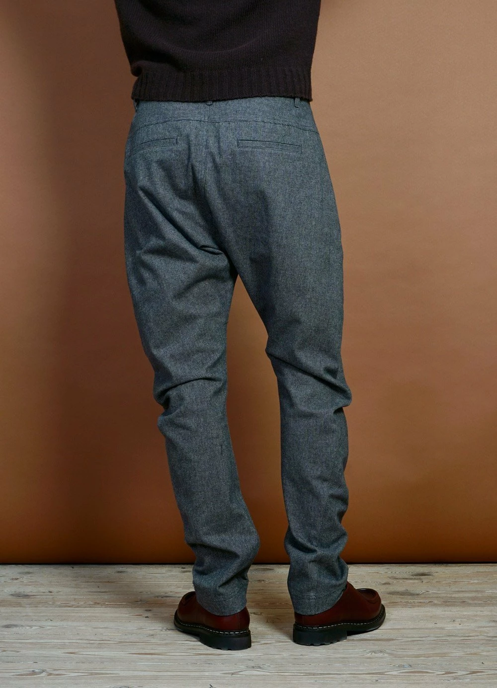 HANSEN GARMENTS OTTO | Curved Leg Trousers | Gravel 6 HANSEN GARMENTS OTTO | Curved Leg Trousers | Gravel - Image 4