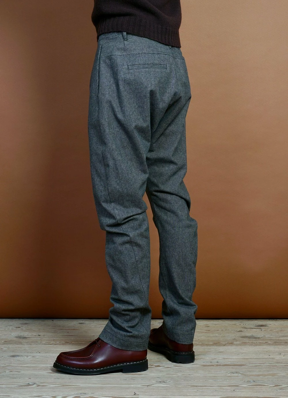 HANSEN GARMENTS OTTO | Curved Leg Trousers | Gravel 5 HANSEN GARMENTS OTTO | Curved Leg Trousers | Gravel - Image 3