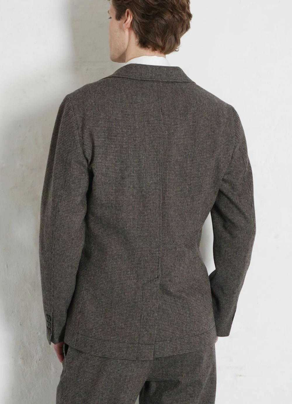 HANSEN GARMENTS CHRIS | Classic Two Button Blazer | Rocks 6 HANSEN GARMENTS CHRIS | Classic Two Button Blazer | Rocks - Image 4