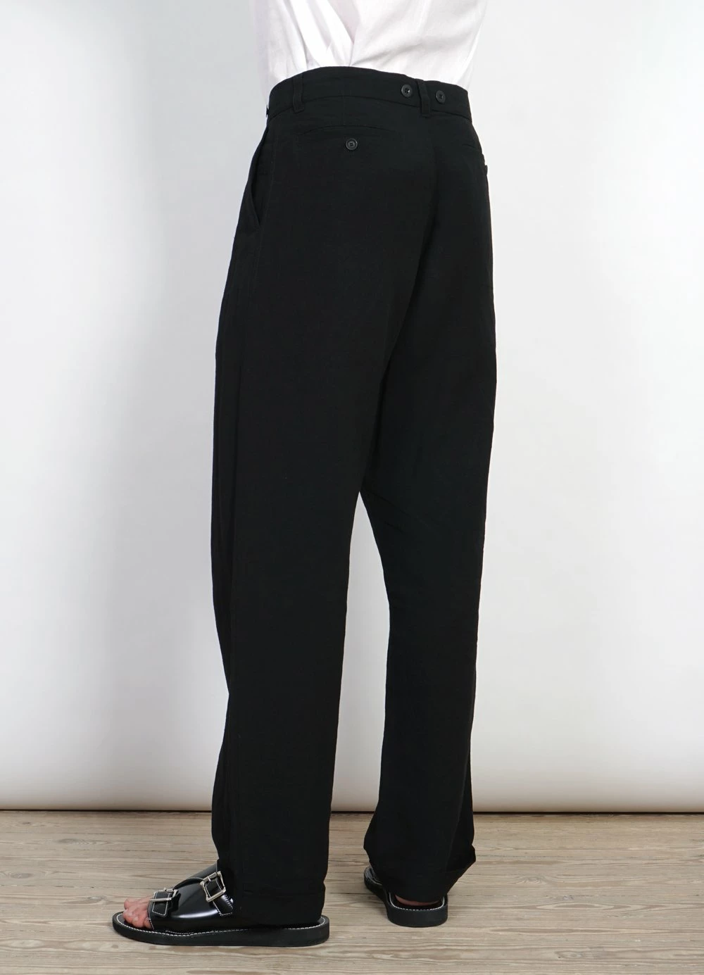 HANSEN GARMENTS SUNE | Pleated Wide Cut Trousers | Black 6 HANSEN GARMENTS SUNE | Pleated Wide Cut Trousers | Black - Image 4