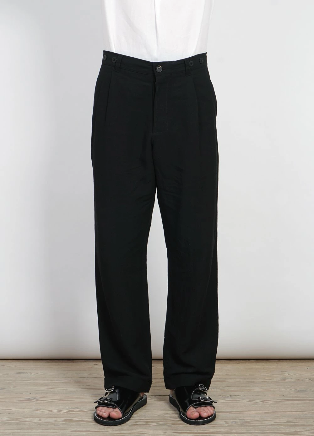 HANSEN GARMENTS SUNE | Pleated Wide Cut Trousers | Black 4 HANSEN GARMENTS SUNE | Pleated Wide Cut Trousers | Black - Image 2