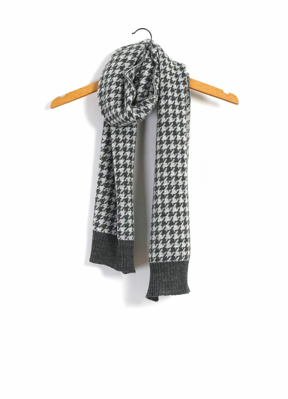 HANSEN GARMENTS TORSTEN | Hounds Tooth Scarf | Grey Hound 4 HANSEN GARMENTS TORSTEN | Hounds Tooth Scarf | Grey Hound - Image 2