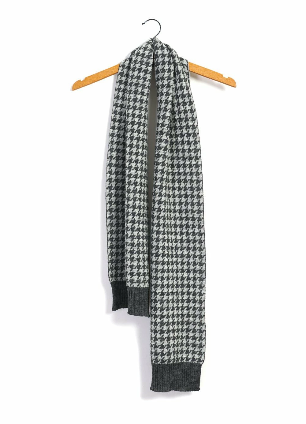 HANSEN GARMENTS TORSTEN | Hounds Tooth Scarf | Grey Hound 3 HANSEN GARMENTS TORSTEN | Hounds Tooth Scarf | Grey Hound