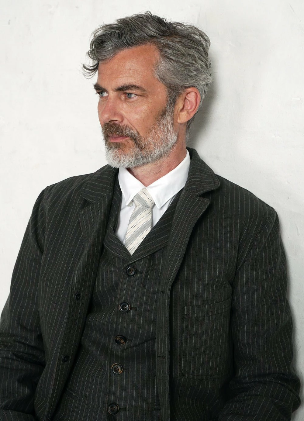 HANSEN GARMENTS WILLIAM | Lapel Waistcoat | Khaki Pin 4 HANSEN GARMENTS WILLIAM | Lapel Waistcoat | Khaki Pin - Image 2